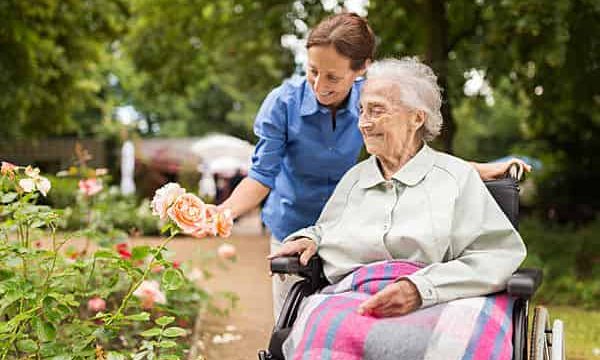 Experienced Personal Support Worker: Dedicated to Patient Care and Comfort